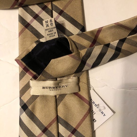 BURBERRY MEN'S NEW 100%SILK NECK TIE  WIDTH: 3 1/2"  LENGTH: 57"  MADE IN ITALY - Picture 10 of 10